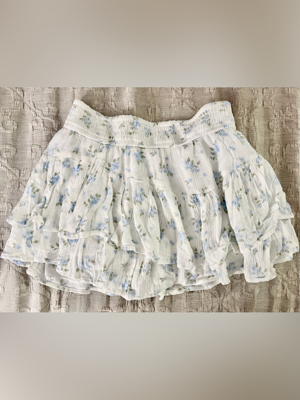 Hollister White Floral Tiered Mini Skirt/Skort with Blue Green Accents - Small